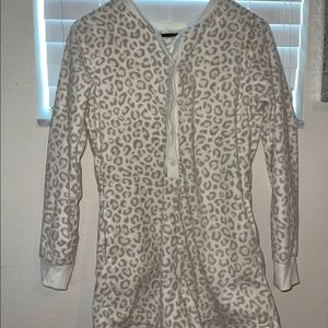cute and comfy cheetah print onesie, never worn.